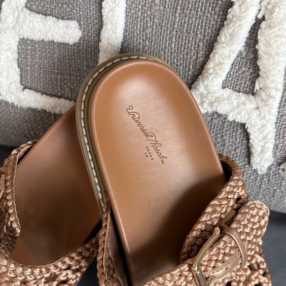 Tan Woven Slide Sandals Universal Thread Kylie 8.5 8 1/2 Two Band Shoes Spring - Picture 8 of 9